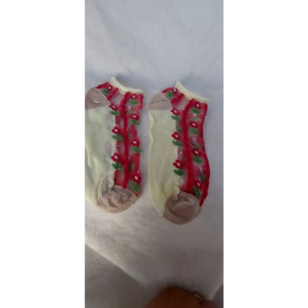 Love & Flowers are in the air. White & Red Floral Sheer Ankle Socks size W 7-9